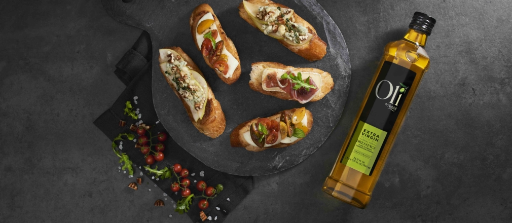 Montaditos with pear brie chase and caprese 05