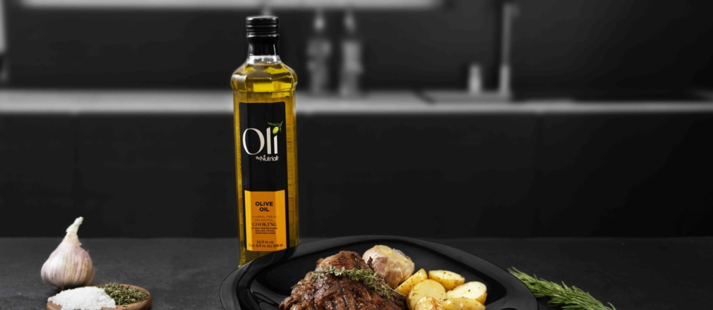 Grilled beef filet with roasted garlic and rustic potatoes 07