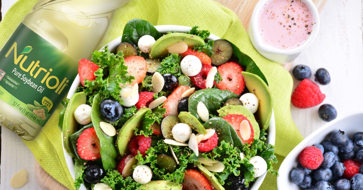 Spinach and kale salad with raspberries, walnut, and… Nutrioli®