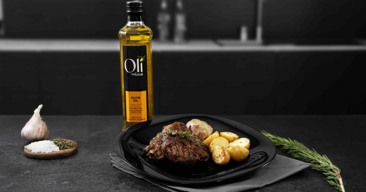 Grilled beef filet with roasted garlic and rustic potatoes | Nutrioli®
