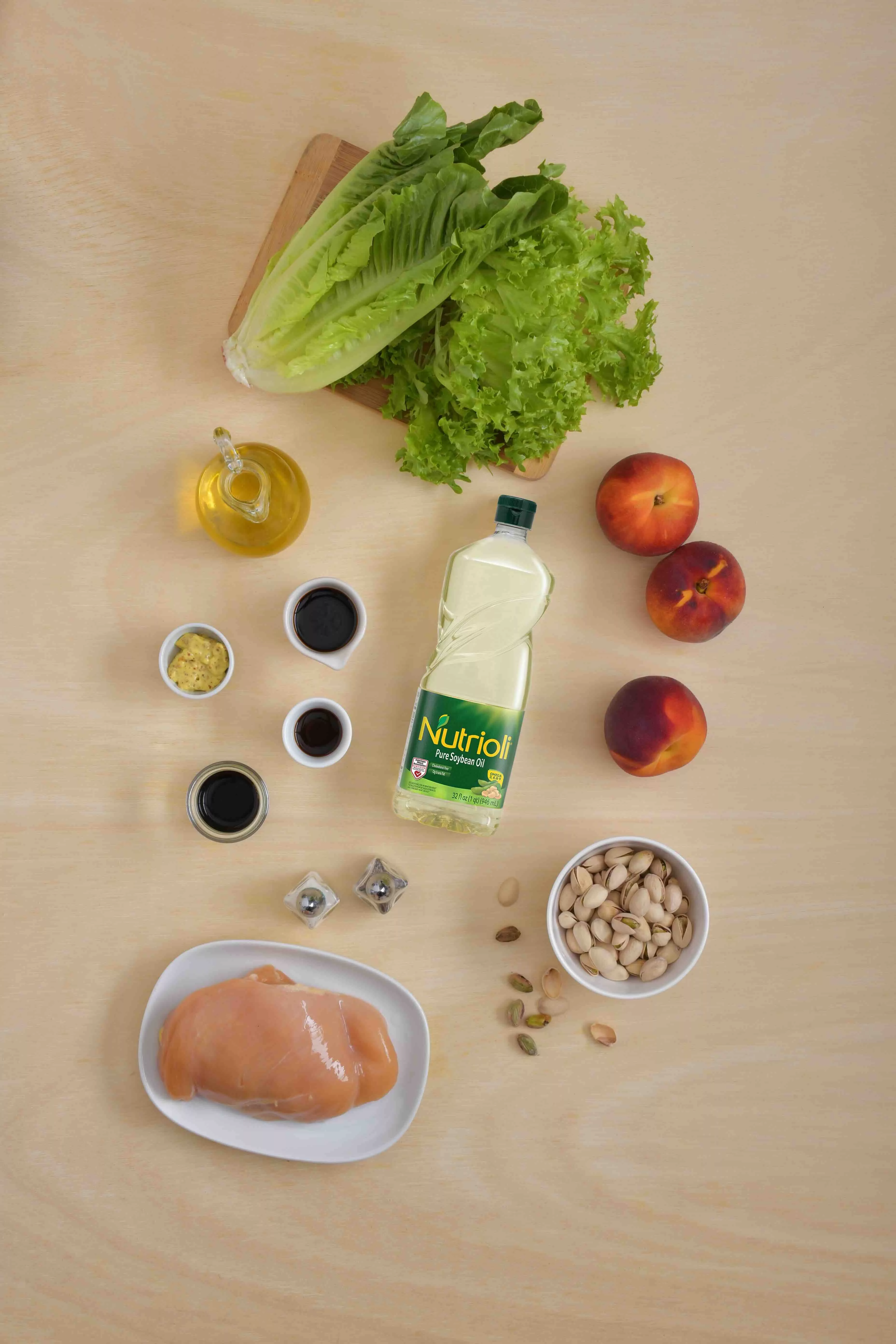 Chicken salad with peaches pistachios 01