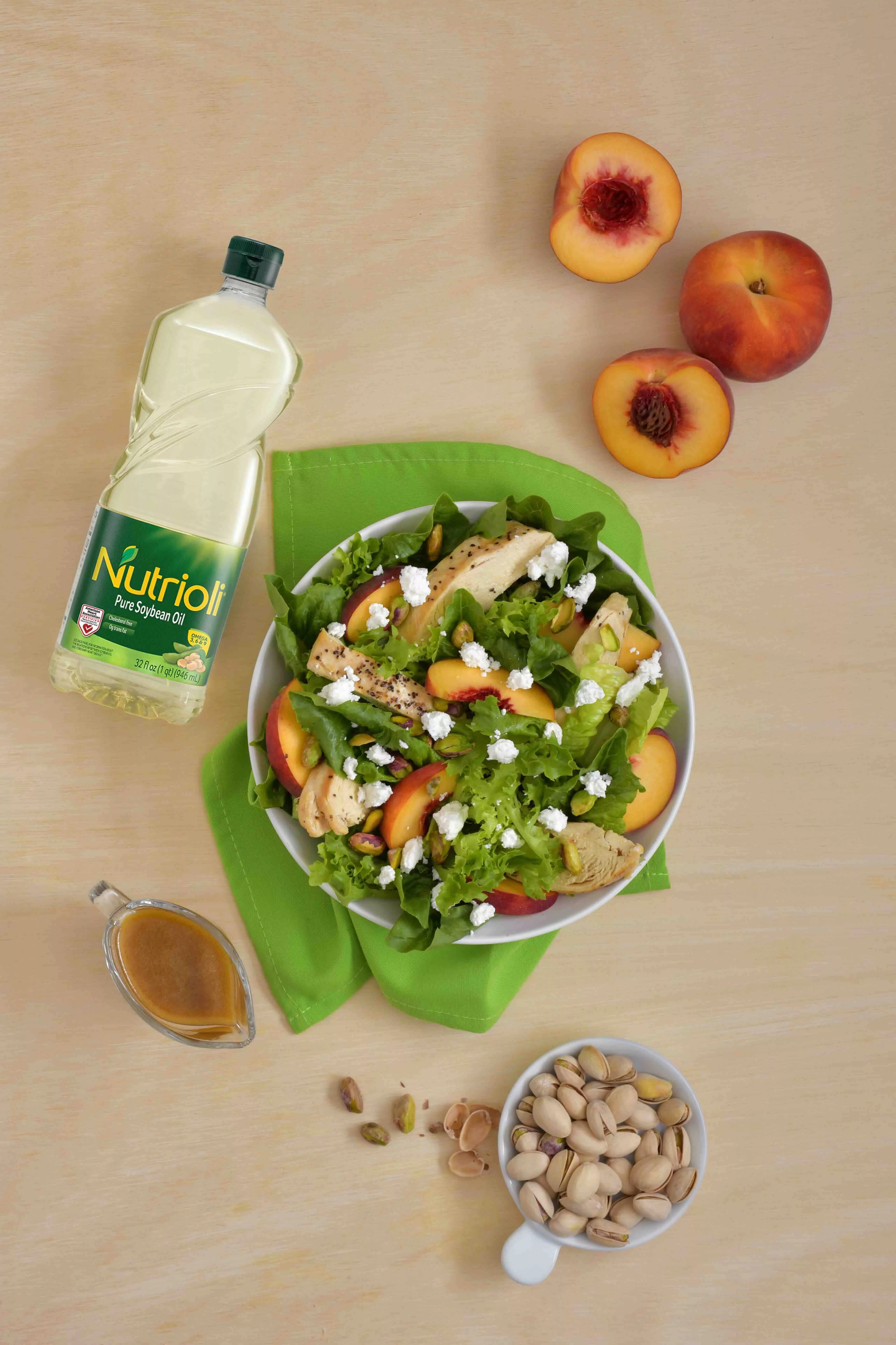 Chicken salad with peaches pistachios 02