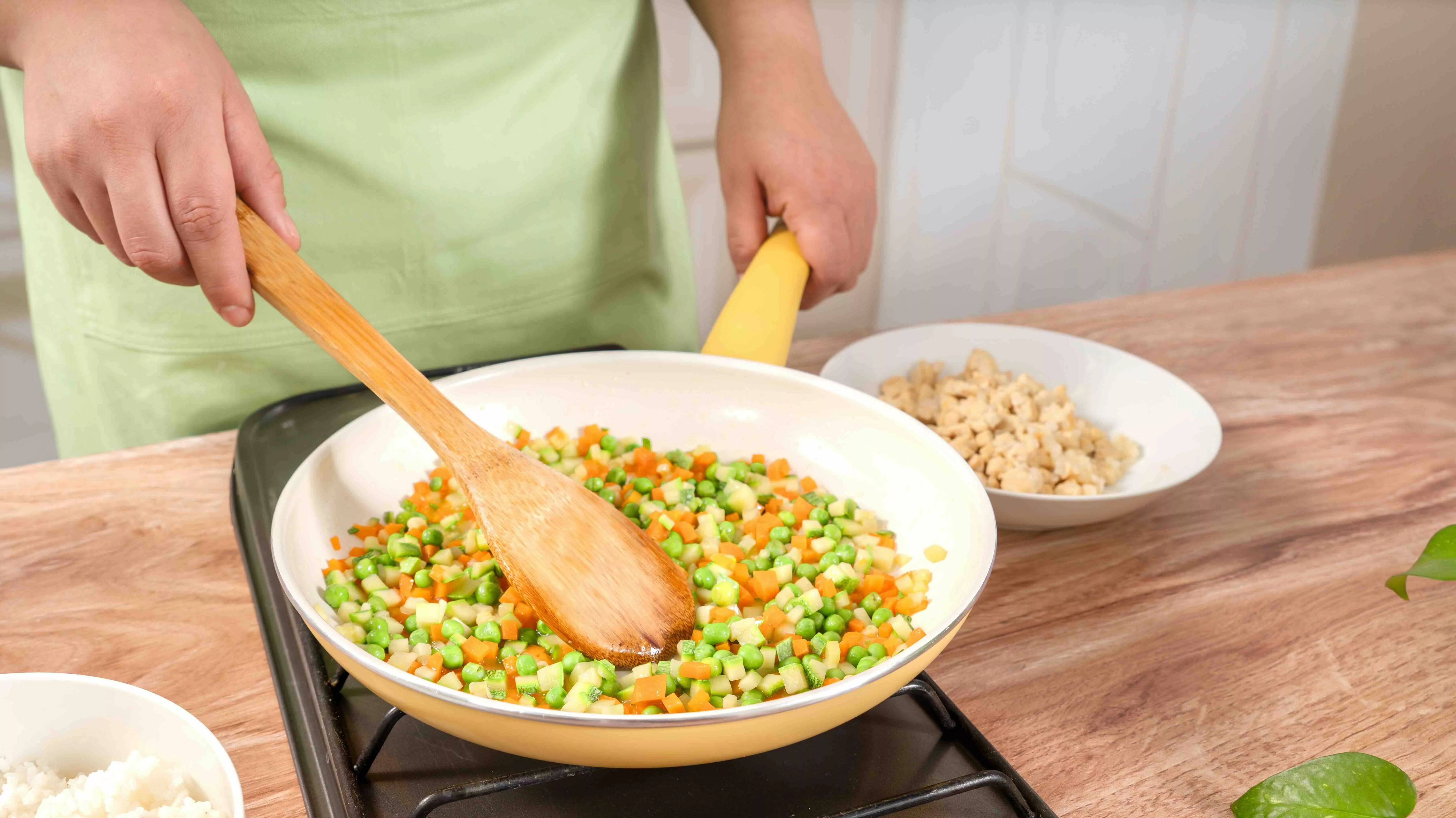 Fried rice with vegetables and chicken 04