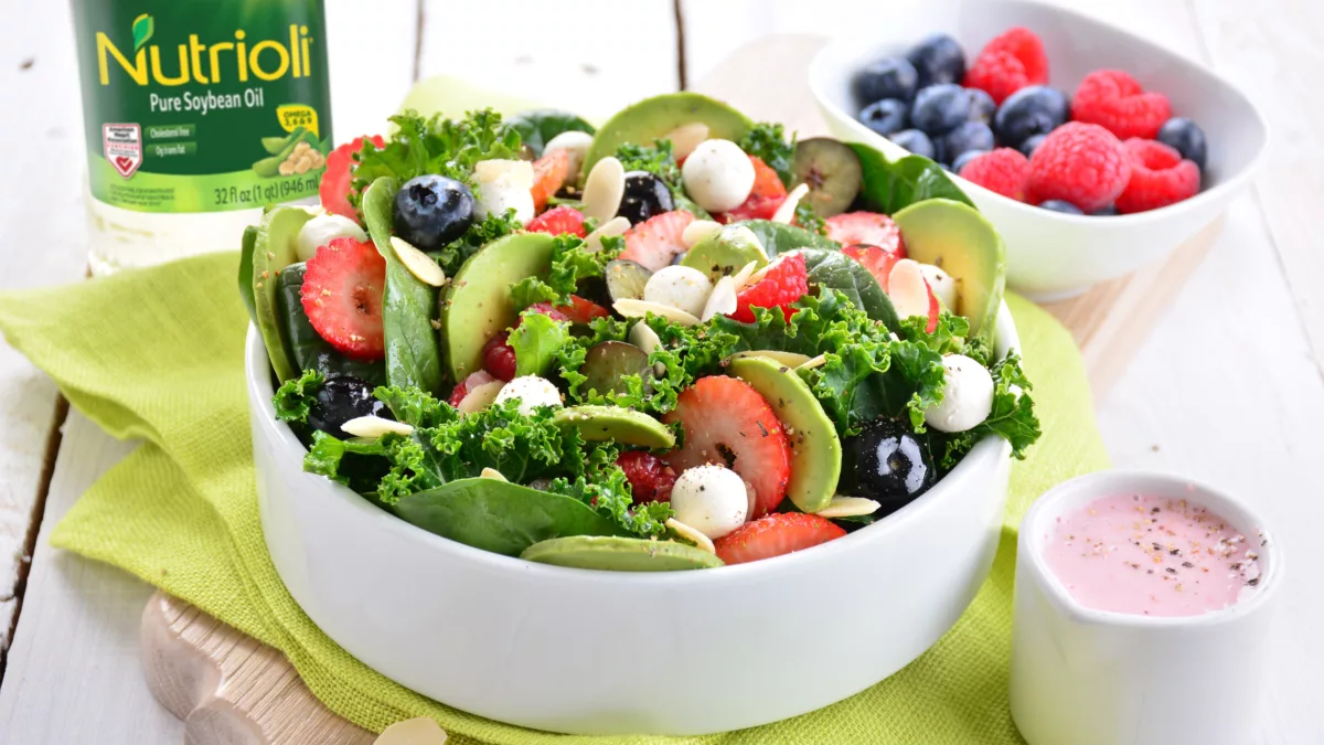 Spinach and kale salad with raspberries, walnut, and… Nutrioli®