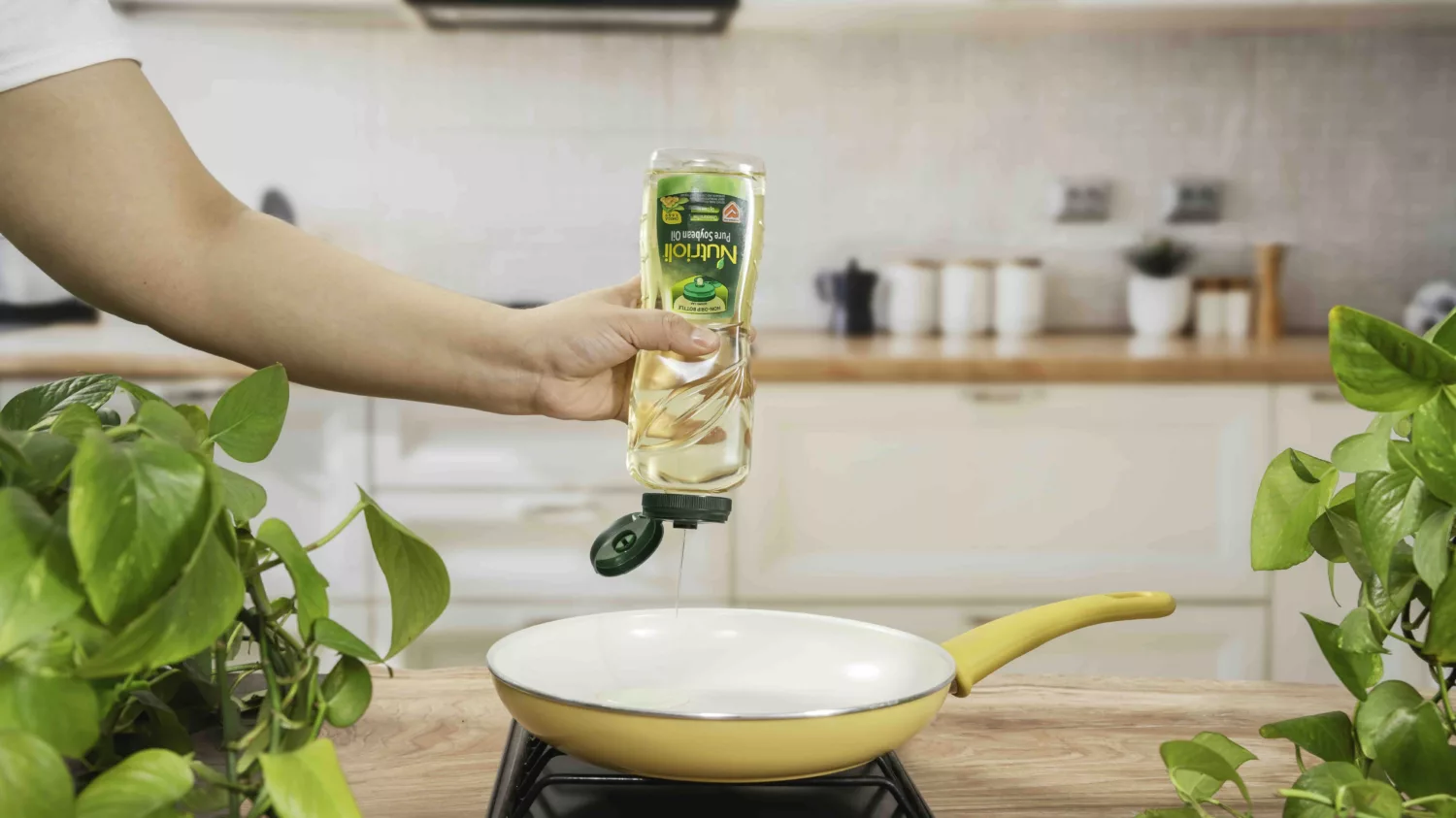 Nutrioli Non Drip Pure Soybean Oil bottle neatly pouring into the pan