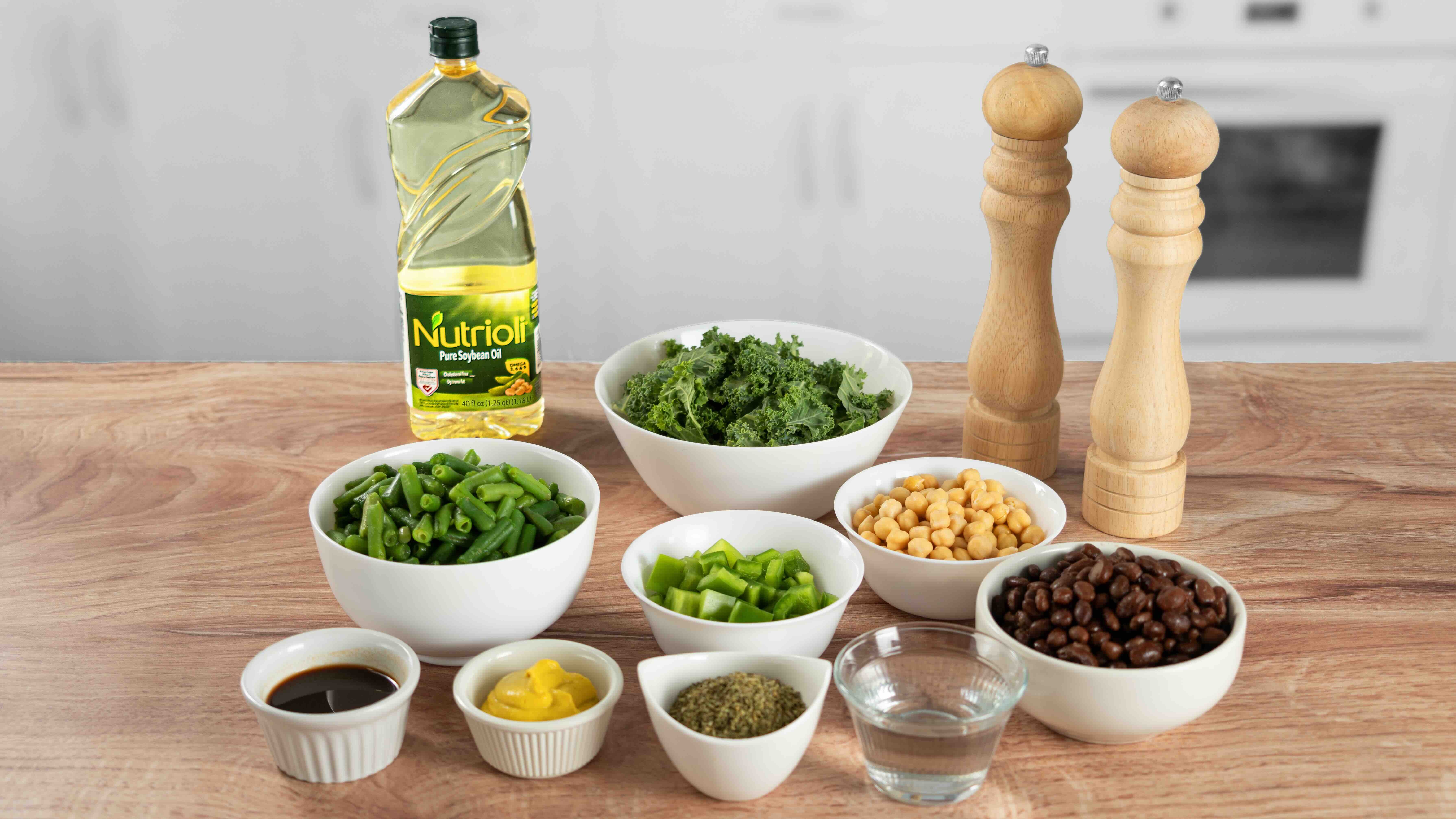 Green bean salad with beans and chickpeas