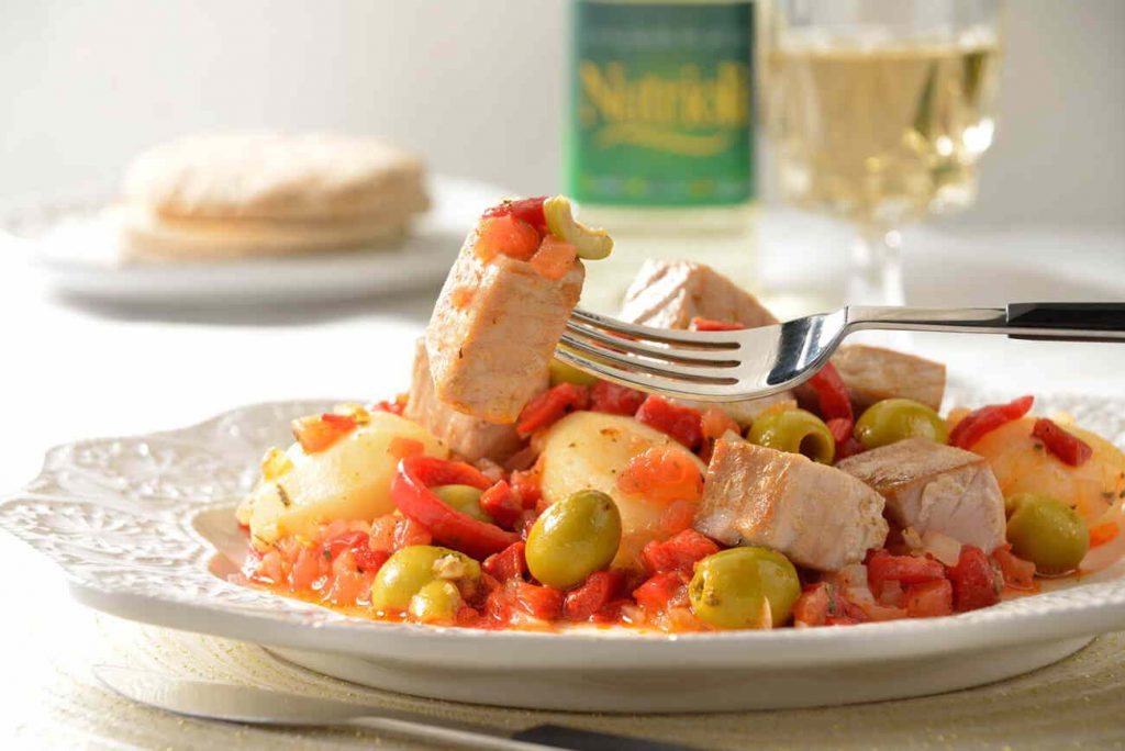 Atun-guisado-con-pimientos-y-papas-2
