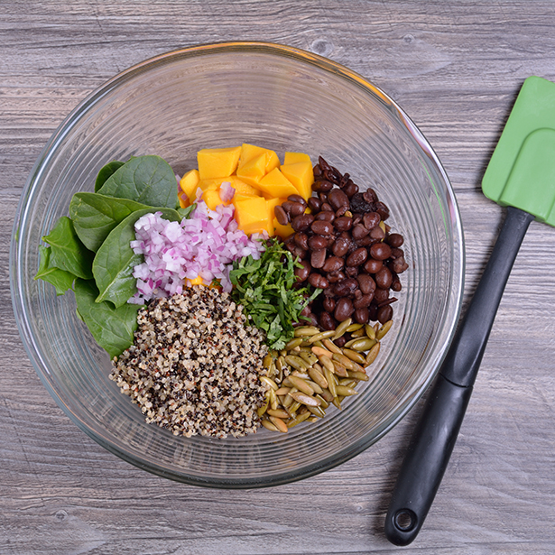 Paso 3 - Bowl de quinoa, mango y frijoles