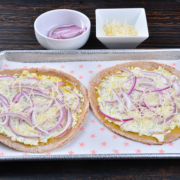 Paso 3 - Pizza de salmón, arúgula y aguacate