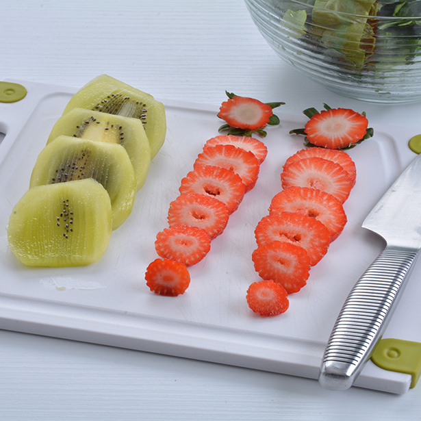 Paso 1 - Ensalada de arúgula, kiwi y fresa