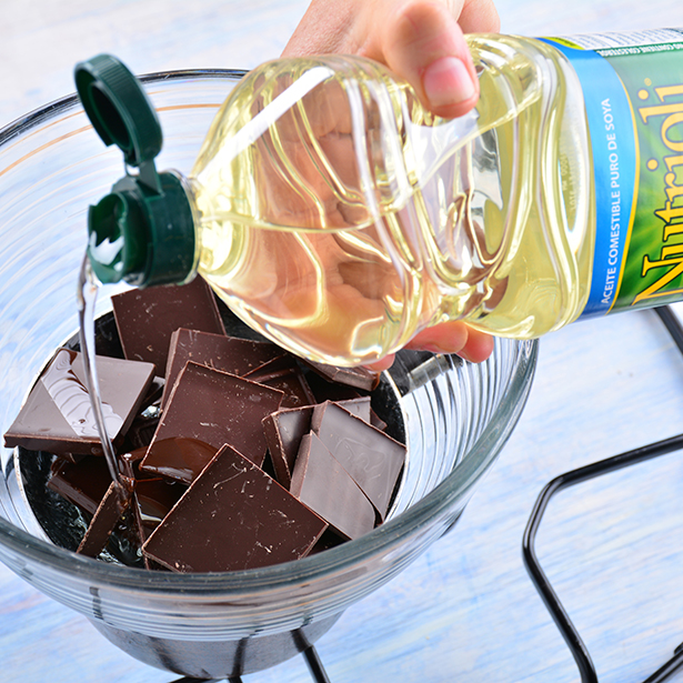 Paso 1 - Paletas de cocoa, pistache, chía y nuez