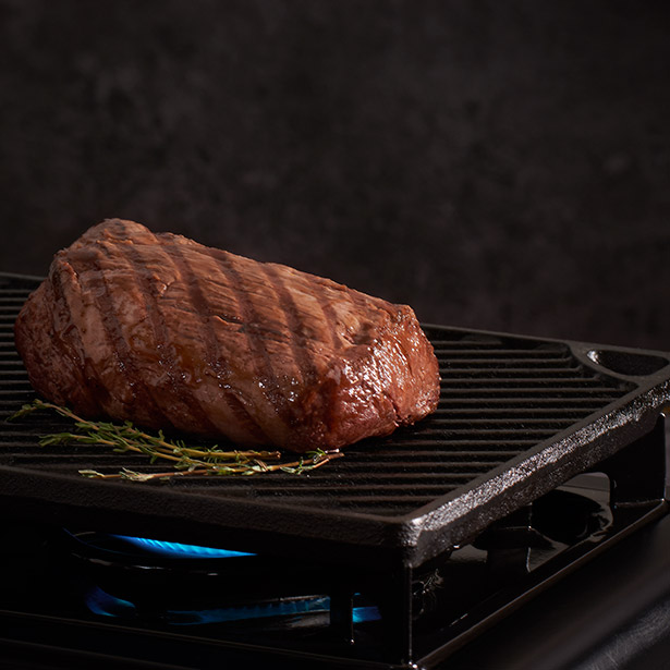 Paso 2 - Filete de Carne a la parrilla con ajo asado y papas rústicas