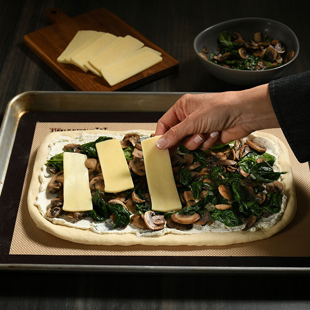 Paso 3 - Pizza blanca con queso Ricotta
