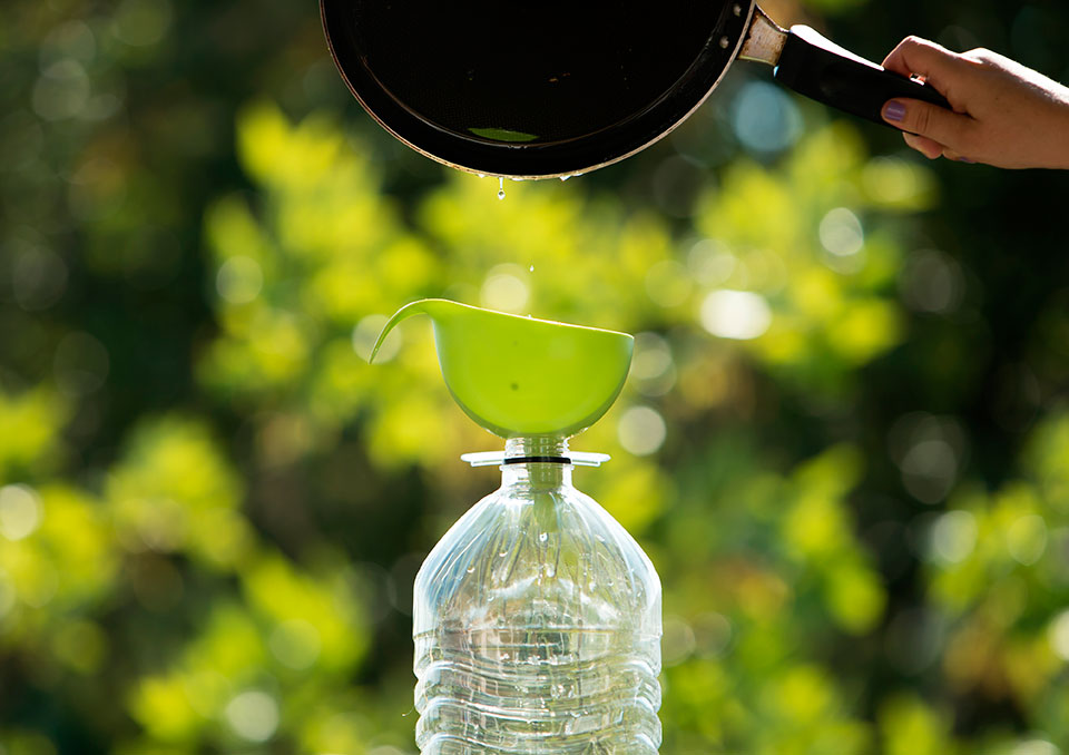 Al separar y reciclar el aceite correctamente contribuyes al bienestar del planeta